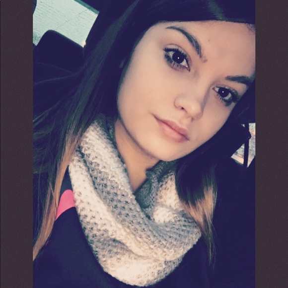 Meet your Posher, Alexis - Picture 1 of 1